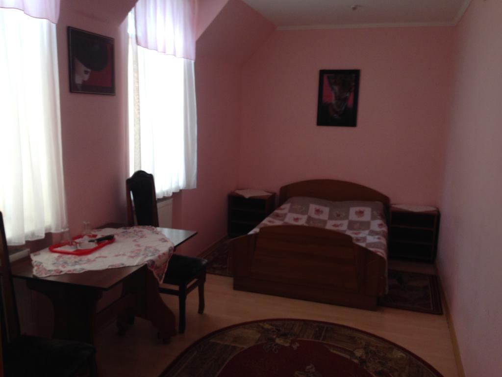 Formula Plus Motel Lutsʼk Quarto foto